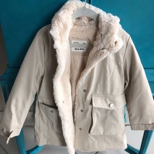Zara Girl’s Cream Rain Jacket w/ Fur Lining (5T)